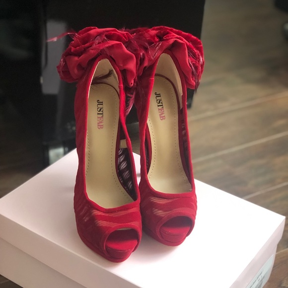 Red Pumps - Picture 3 of 3